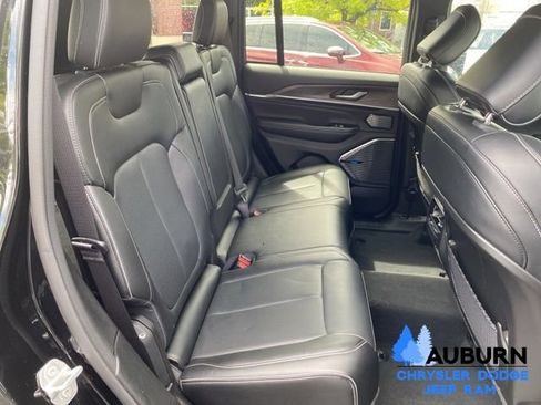 Used 2023 Jeep Grand Cherokee Overland AWD/4WD image 17