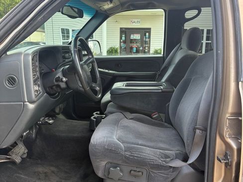 Used 2001 Chevrolet Silverado 2500 LS w/ Off-Road Skid Plate Pkg AWD/4WD image 9