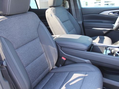 New 2027 Chevrolet Traverse LT w/ Sun and Wheel Package FWD image 16
