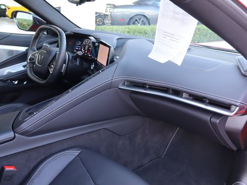 Used 2022 Chevrolet Corvette Stingray Preferred Cpe w/ Z51 Performance Package RWD image 31