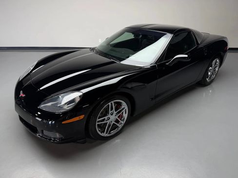 Used 2013 Chevrolet Corvette Coupe w/ 3LT Preferred Equipment Group RWD image 39
