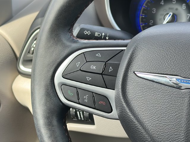 Used 2017 Chrysler Pacifica Touring-L Plus FWD image 35