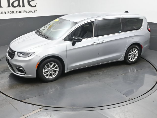 Used 2024 Chrysler Pacifica Touring-L FWD image 50