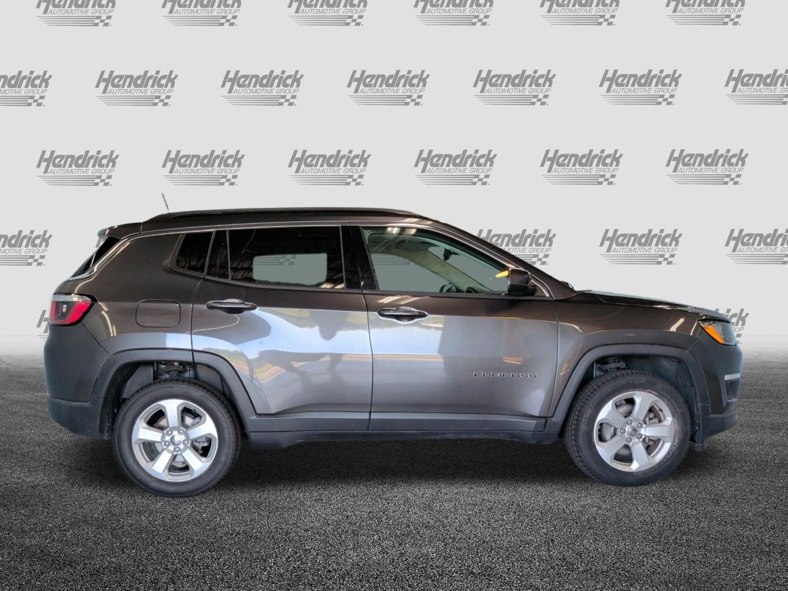 Used 2019 Jeep Compass Latitude w/ Cold Weather Group AWD/4WD image 11