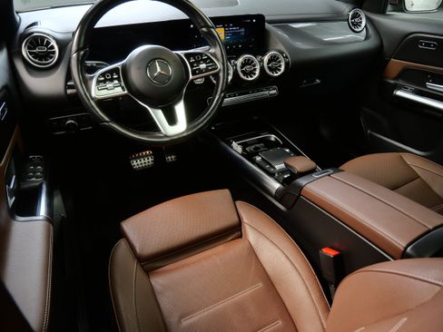 Certified 2022 Mercedes-Benz GLA 250 4MATIC image 2