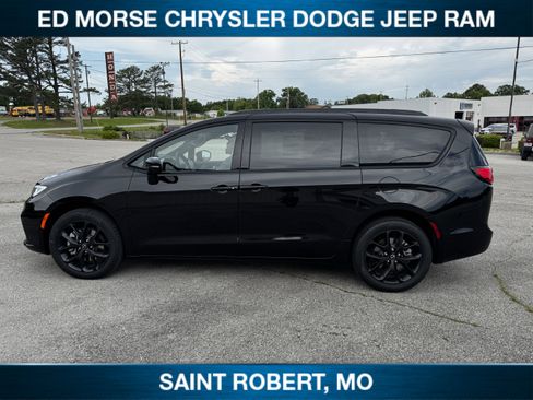 New 2026 Chrysler Pacifica Limited w/ S Appearance Package AWD/4WD image 8