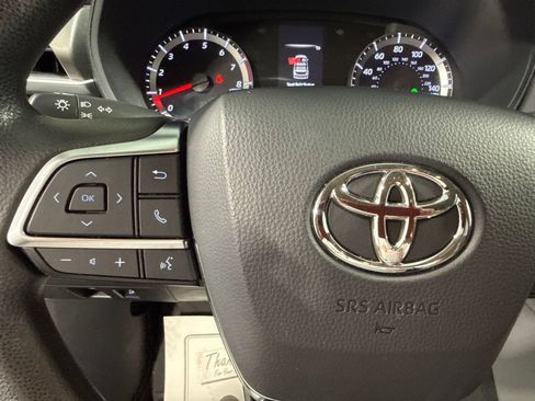 Used 2020 Toyota Highlander L AWD/4WD image 35