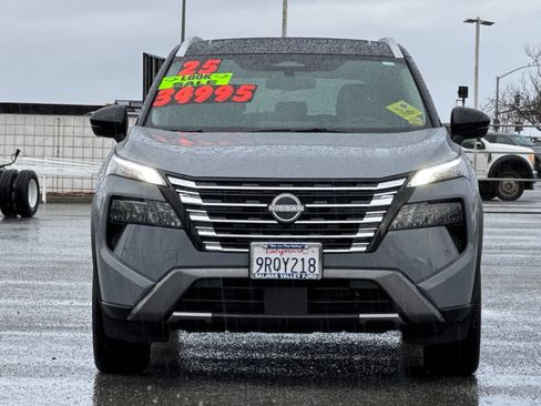 Used 2025 Nissan Rogue SL w/ Tech Package AWD/4WD image 9
