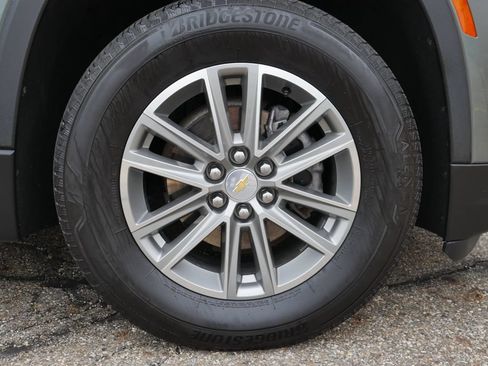 Used 2023 Chevrolet Traverse LT FWD image 4