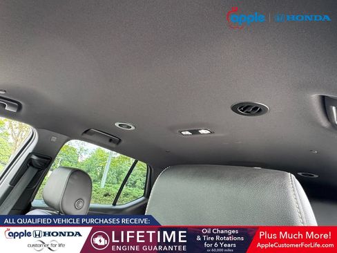 Used 2023 Chevrolet Traverse LT AWD/4WD image 18