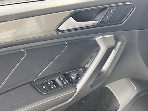 Used 2023 Volkswagen Tiguan SE image 17