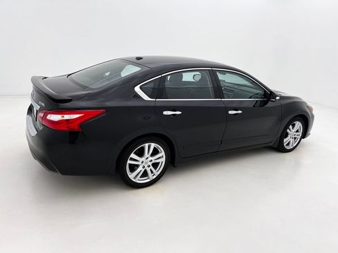 Used 2017 Nissan Altima 3.5 SL w/ 3.5SL Technology Package FWD image 6