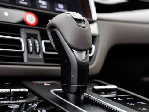 Certified 2026 Porsche Macan AWD/4WD image 21