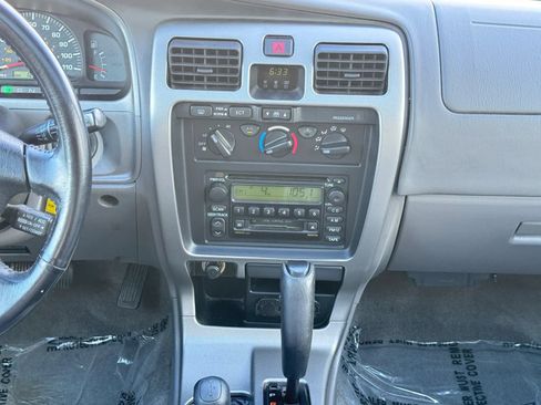 Used 2001 Toyota 4Runner SR5 AWD/4WD image 29