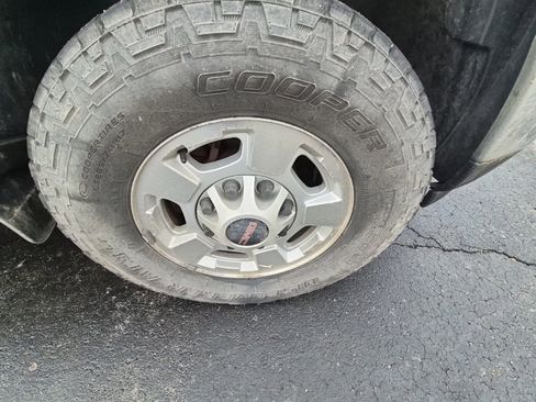 Used 2011 GMC Sierra 2500 SLE w/ SLE Preferred Package image 9