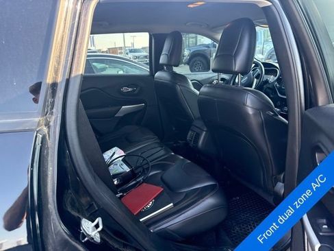 Used 2018 Jeep Cherokee Trailhawk AWD/4WD image 7