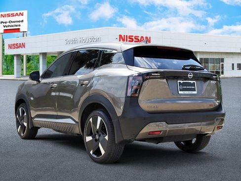 Certified 2025 Nissan Kicks SR AWD/4WD image 3
