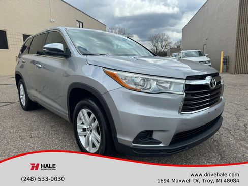 Used 2016 Toyota Highlander LE image 1