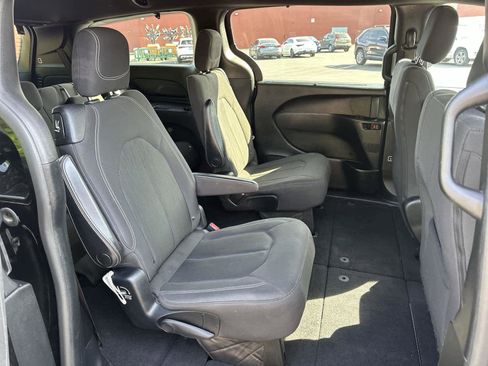 Used 2019 Chrysler Pacifica Touring Plus w/ S Appearance Package image 13