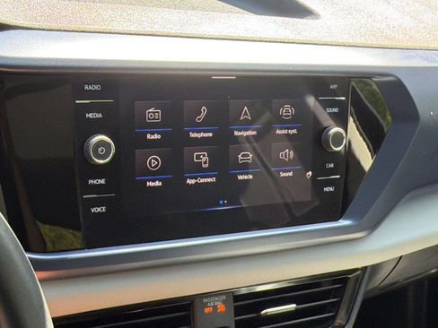 Used 2023 Volkswagen Taos SE w/ Panoramic Sunroof Package FWD image 20