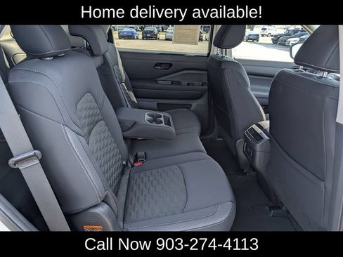 Used 2026 Nissan Pathfinder SV FWD image 32