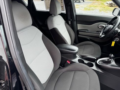 Used 2017 Kia Soul Base w/ Convenience Package image 21