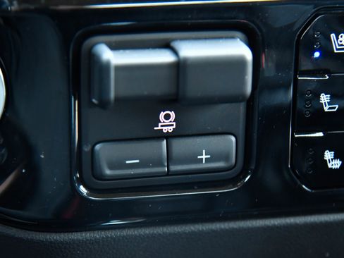 Used 2024 Chevrolet Silverado 1500 LTZ w/ Technology Package AWD/4WD image 36