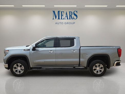 Used 2024 GMC Sierra 1500 SLT image 2