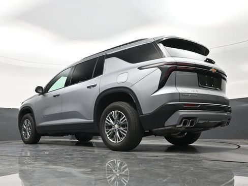 Used 2024 Chevrolet Traverse LS FWD image 20