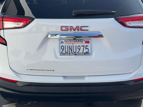 Used 2024 GMC Terrain SLE image 6