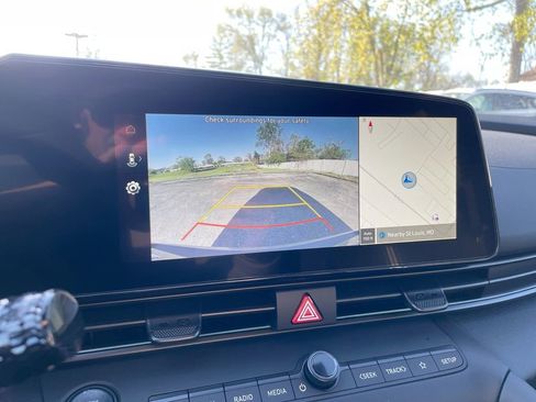 Used 2025 Hyundai Elantra SEL image 43