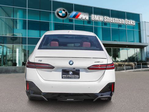 New 2026 BMW i5 eDrive40 w/ M Sport Package image 5