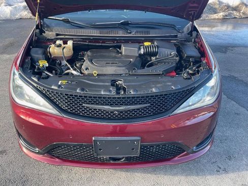 Used 2019 Chrysler Pacifica Limited w/ Advanced Safetytec Group FWD image 28