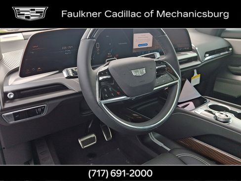 New 2026 Cadillac Vistiq Sport w/ LPO, Floor Liner Package AWD/4WD image 18
