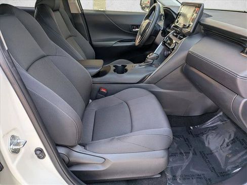 Certified 2021 Toyota Venza LE w/ Carpet Mat Package (TMS) AWD/4WD image 19