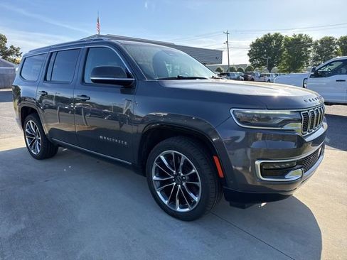 Used 2022 Jeep Wagoneer Series III w/ Premium Group I image 4