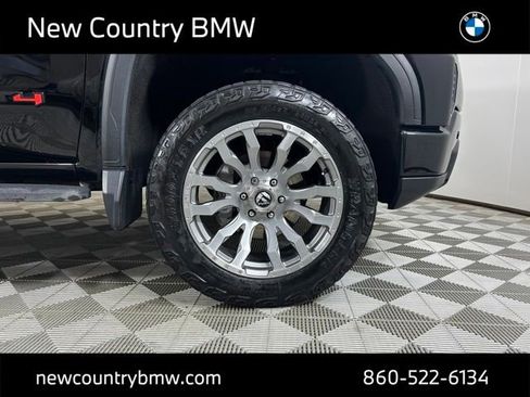 Used 2022 GMC Sierra 1500 AT4 w/ AT4 Premium Package image 9