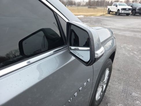 Used 2023 Chevrolet Traverse LT image 4