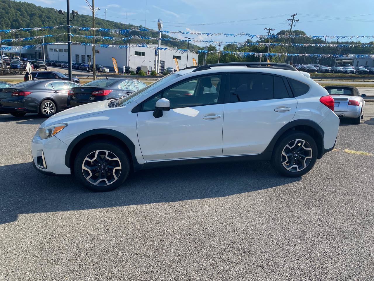 Used 2017 Subaru Crosstrek 2.0i Premium AWD/4WD image 3