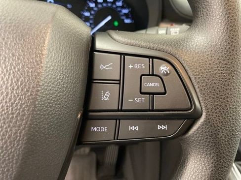 Used 2026 Toyota Sienna LE FWD image 19