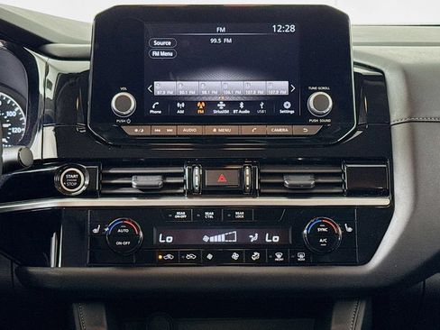 Used 2024 Nissan Pathfinder SV FWD image 14