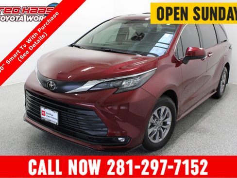 Used 2026 Toyota Sienna XLE FWD image 1