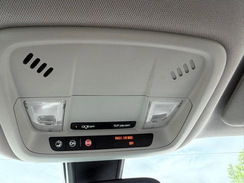Used 2017 Chevrolet Malibu LT FWD image 17