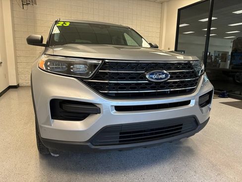Used 2023 Ford Explorer XLT AWD/4WD image 34