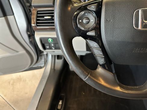 Used 2017 Honda Accord EX-L image 11