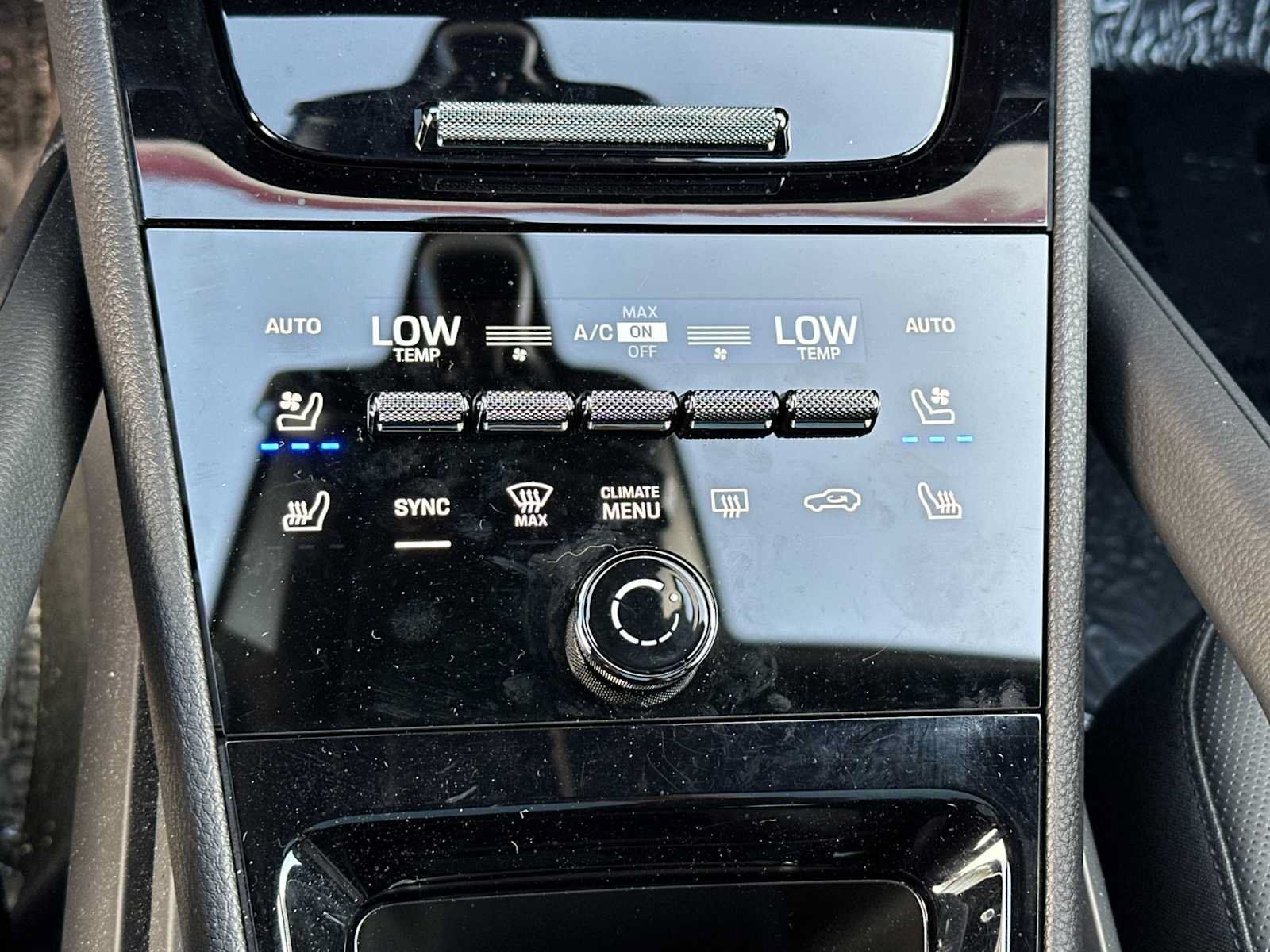 Certified 2025 Porsche Cayenne Coupe AWD/4WD image 22
