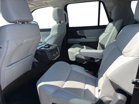 Used 2025 Ford Expedition Max Platinum w/ Driver's Package AWD/4WD image 10