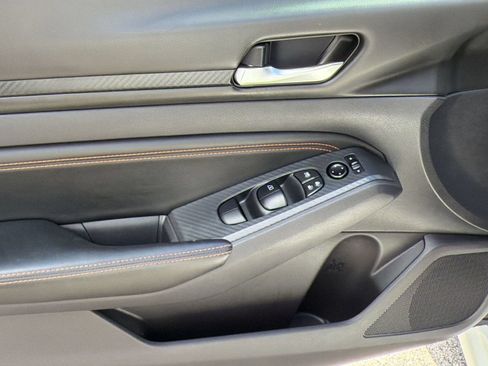 Used 2020 Nissan Altima 2.5 SR w/ Premium Package FWD image 14
