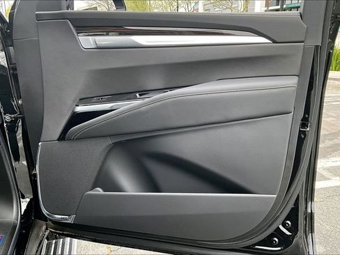 New 2026 Cadillac Escalade Luxury w/ LPO, Floor Liner Package AWD/4WD image 32