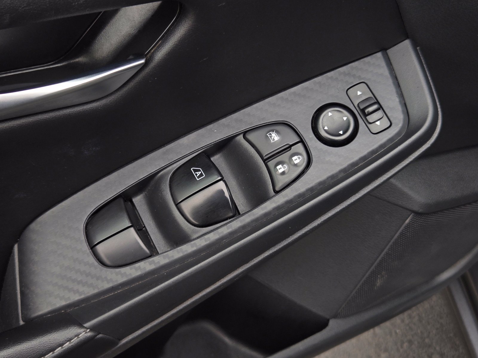 Used 2025 Nissan Sentra SV FWD image 9